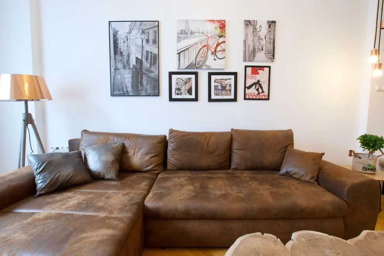 בודפשט Standard Apartment By Hi5 - Madach Imre 1